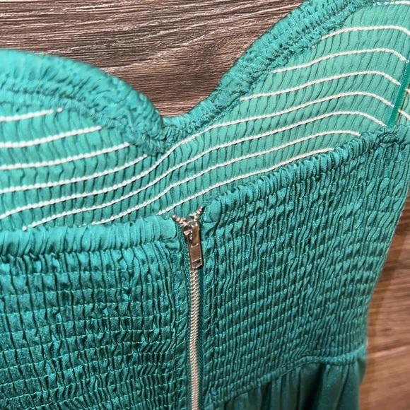 Green Strapless Dress - Picture 5 of 6